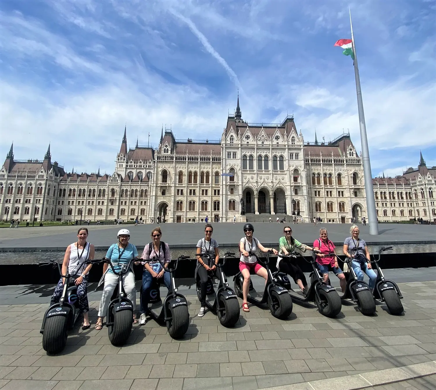 Physiotherapie in Nackenheim Gruppenfoto E-Scooter